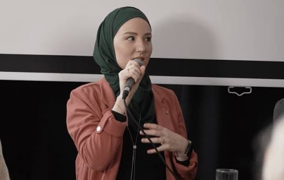 Nadia Smith speaking at an event.