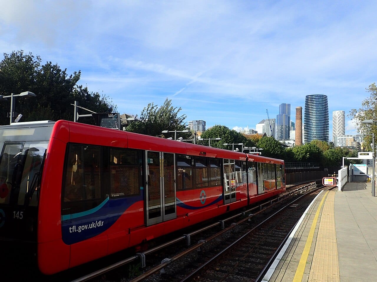 New DLR trains delayed - again