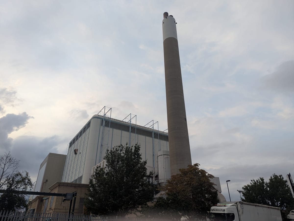 Burning plastic at SELCHP incinerator, Deptford - what's coming out of the flue?